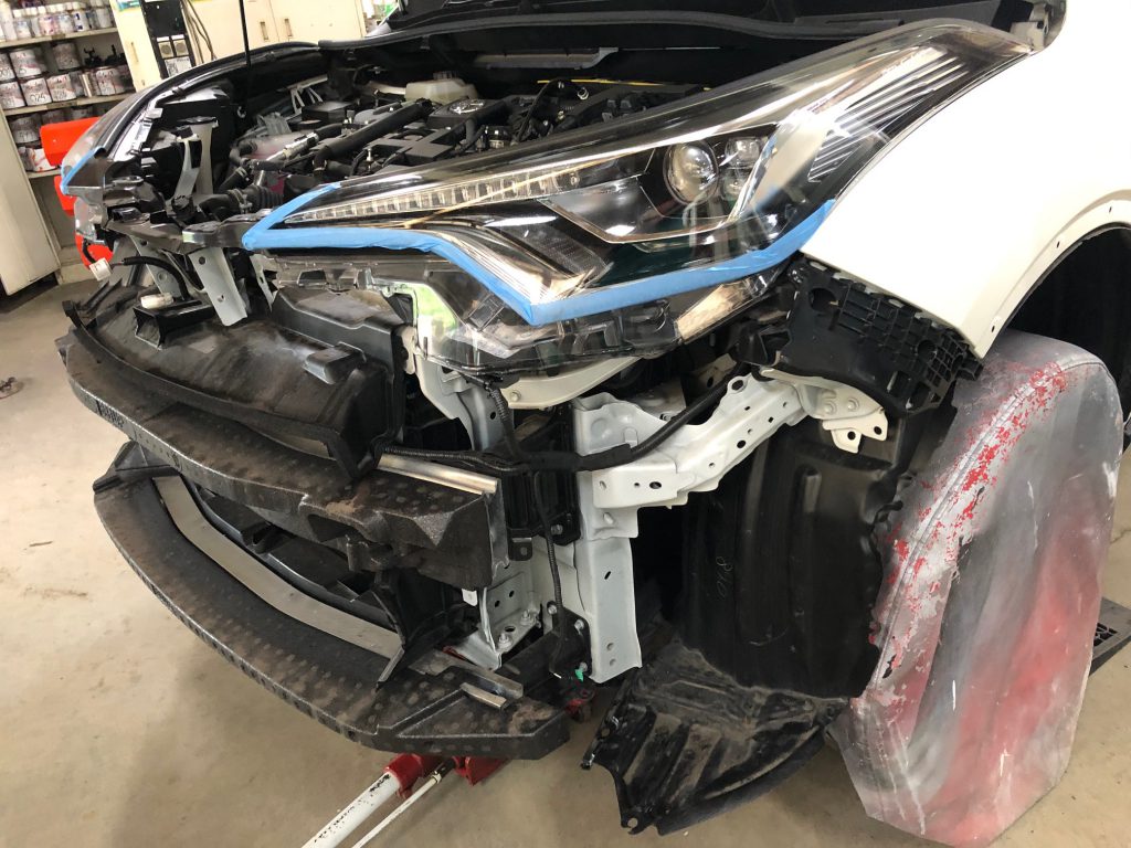 トヨタ Chr フロントバンパー取り換え修理例 板金塗装修理のベイトゥリー 千葉市緑区にある車修理の鈑金屋